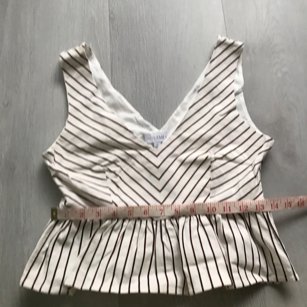 INTERMIX WHITE RED CHEVRON STRIPE PEPLUM CROP BLOUSE V NECK CROP WOMENS P - Picture 4 of 9